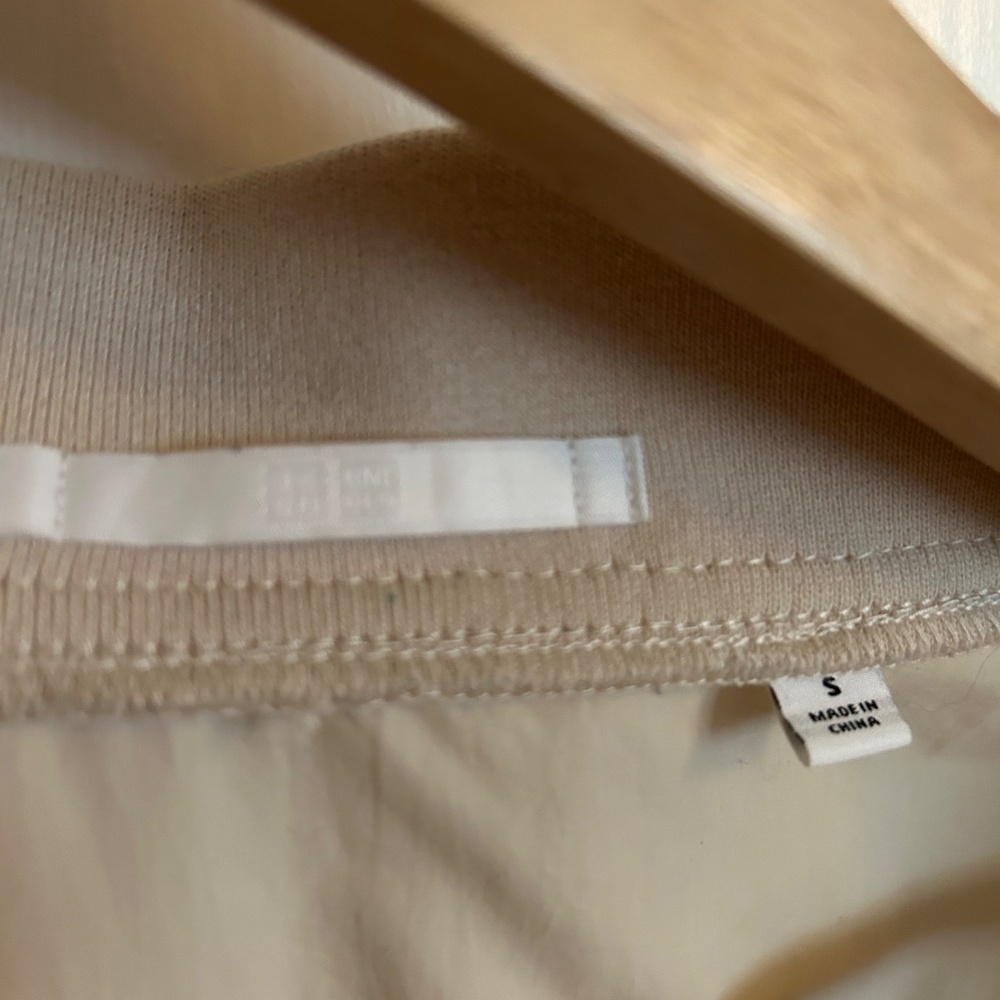 Uniqlo Nylon Bomber Jacket - Picture 2 of 3